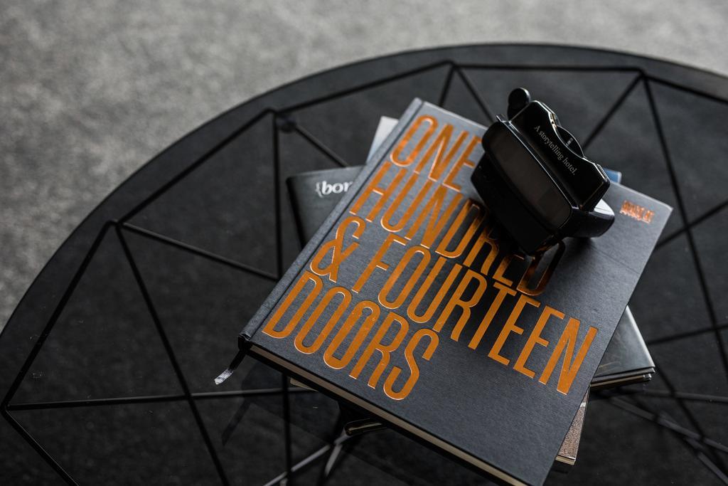 Macq 01 Hotel Hobart Esterno foto The book on display