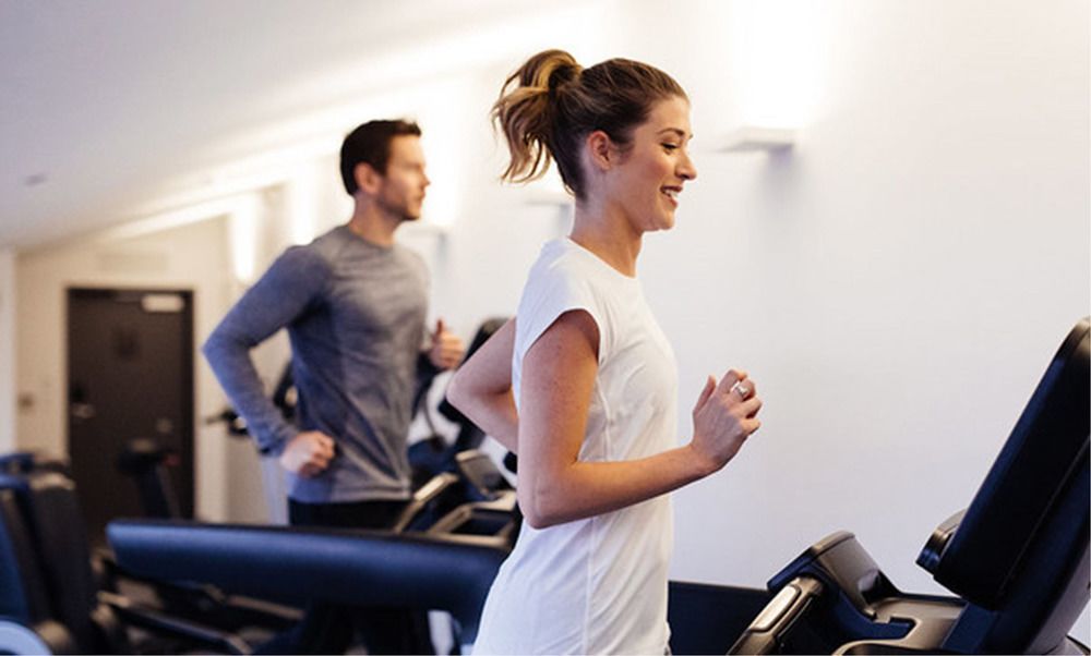Macq 01 Hotel Hobart Esterno foto A woman on a treadmill