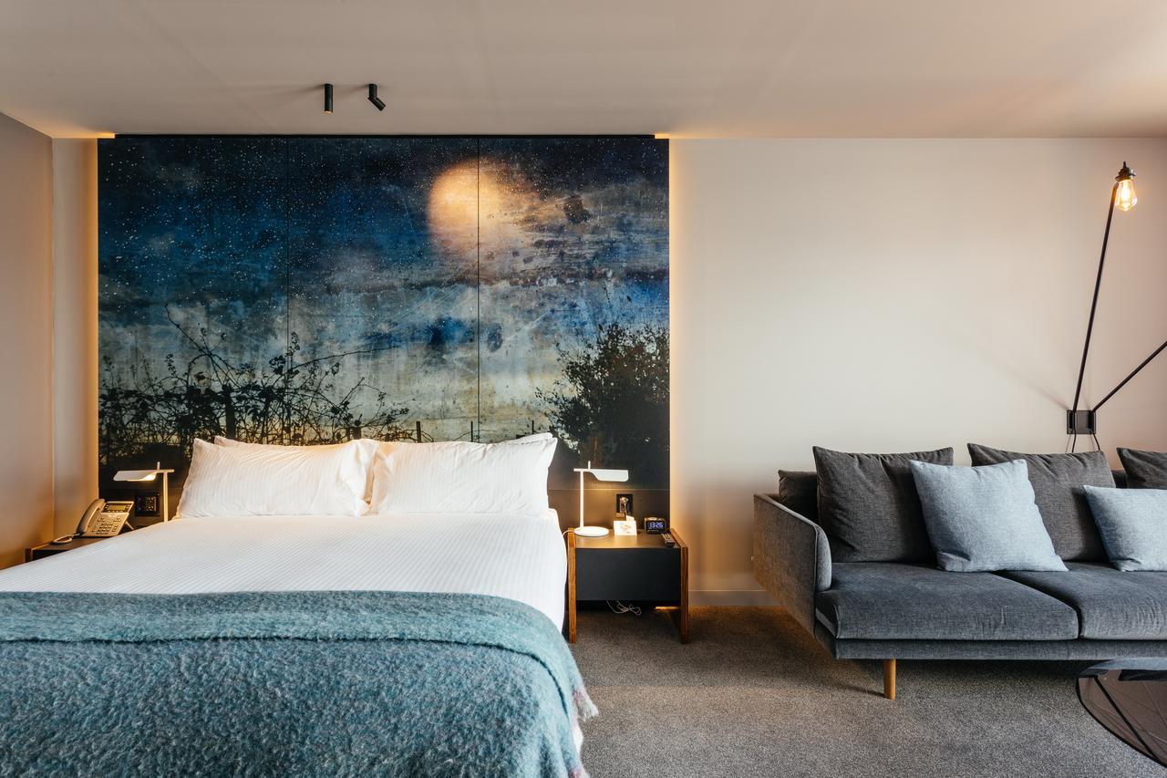 Macq 01 Hotel Hobart Esterno foto A bedroom at The Standard London