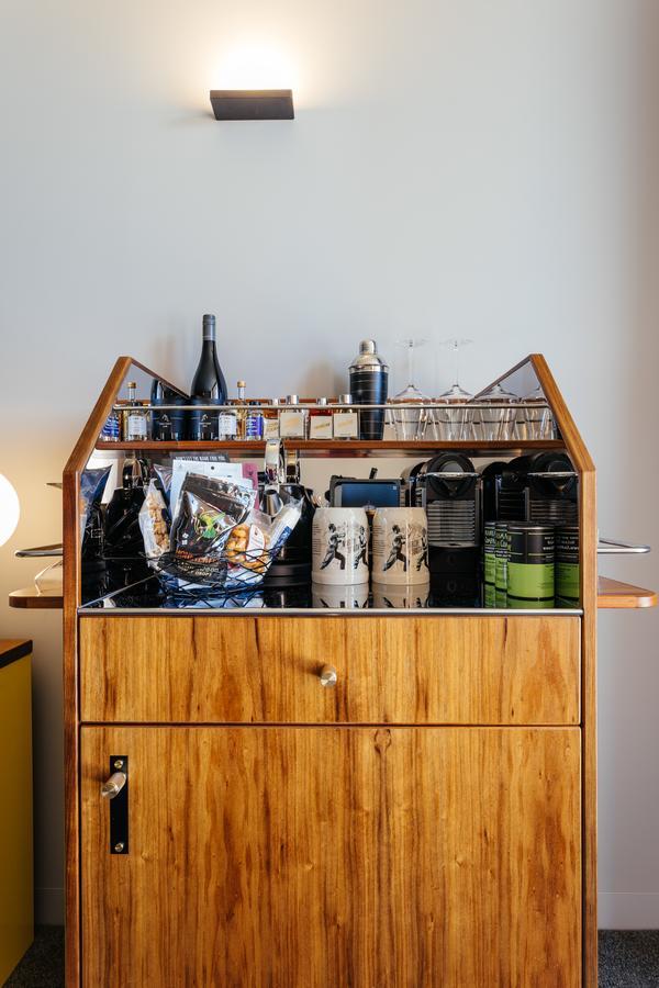 Macq 01 Hotel Hobart Esterno foto A bar cart