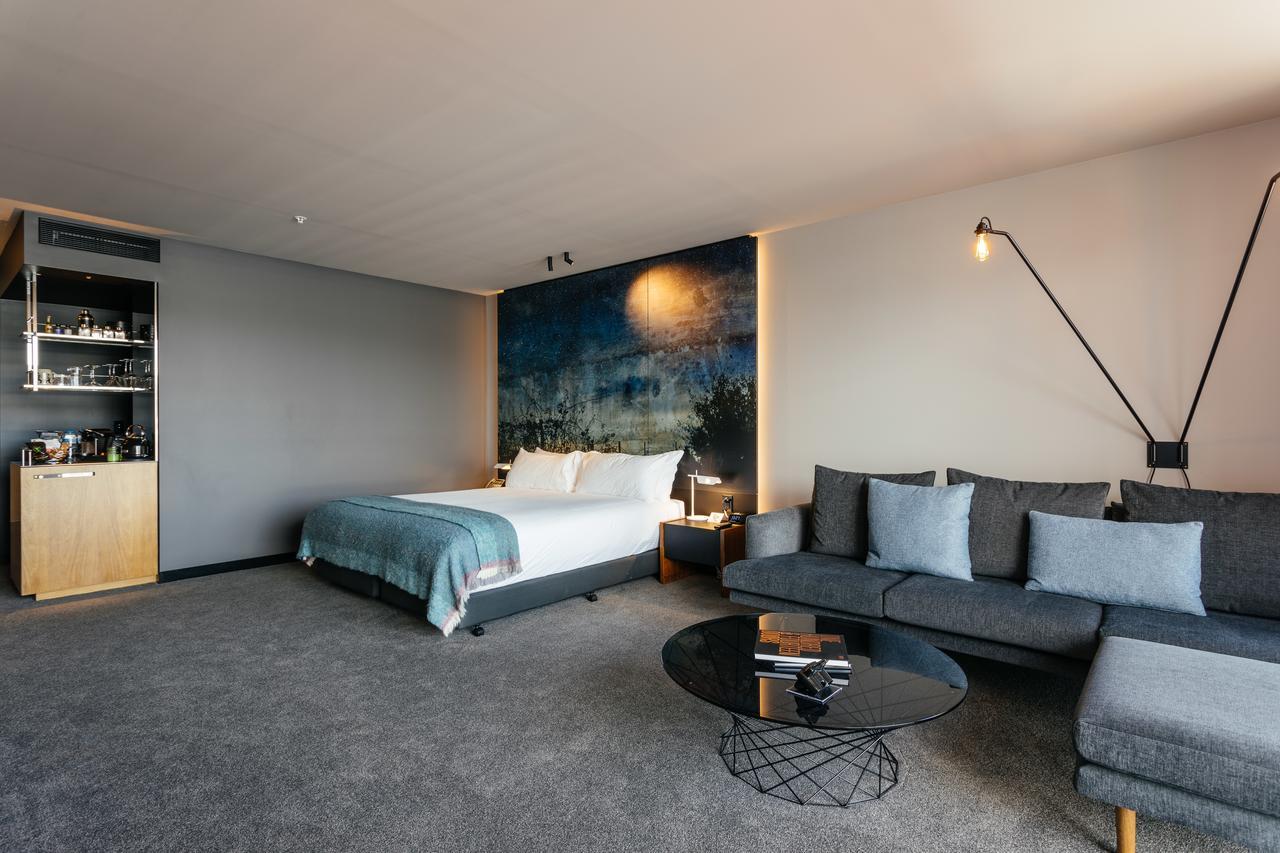 Macq 01 Hotel Hobart Esterno foto A room at the hotel