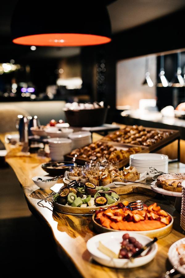 Macq 01 Hotel Hobart Esterno foto A buffet at a hotel